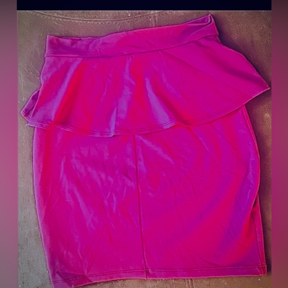 BEBE Pencil Skirt W/ Peplum Ruffle Gorgeous Orchid Shade & Black Zip, Small NWOT